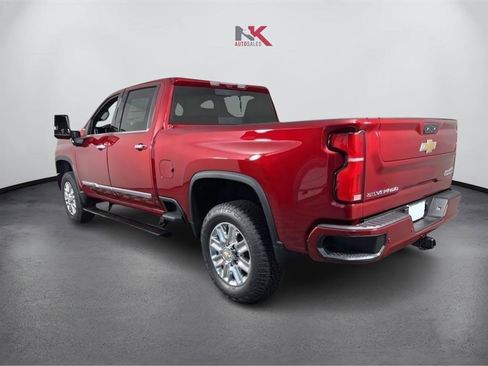 Used 2024 Chevrolet Silverado 2500 High Country w/ Technology Package image 5