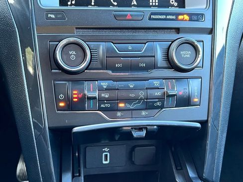 Used 2018 Ford Explorer XLT w/ Equipment Group 202A image 33