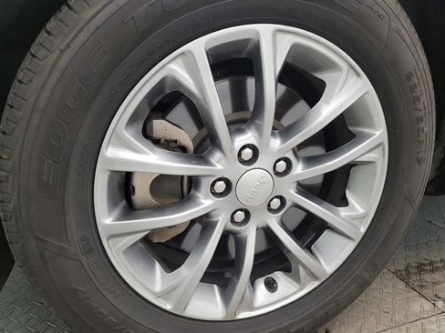 Used 2019 Jeep Cherokee Latitude Plus image 31