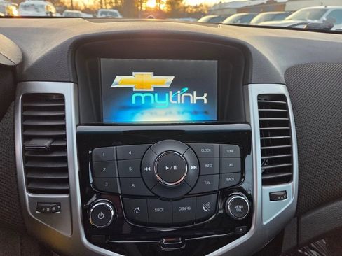 Used 2016 Chevrolet Cruze LT image 8