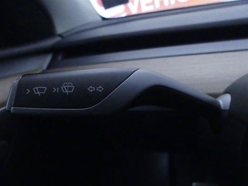 Used 2022 Tesla Model Y Long Range AWD/4WD image 17