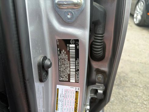 Used 2018 Toyota C-HR XLE FWD image 28