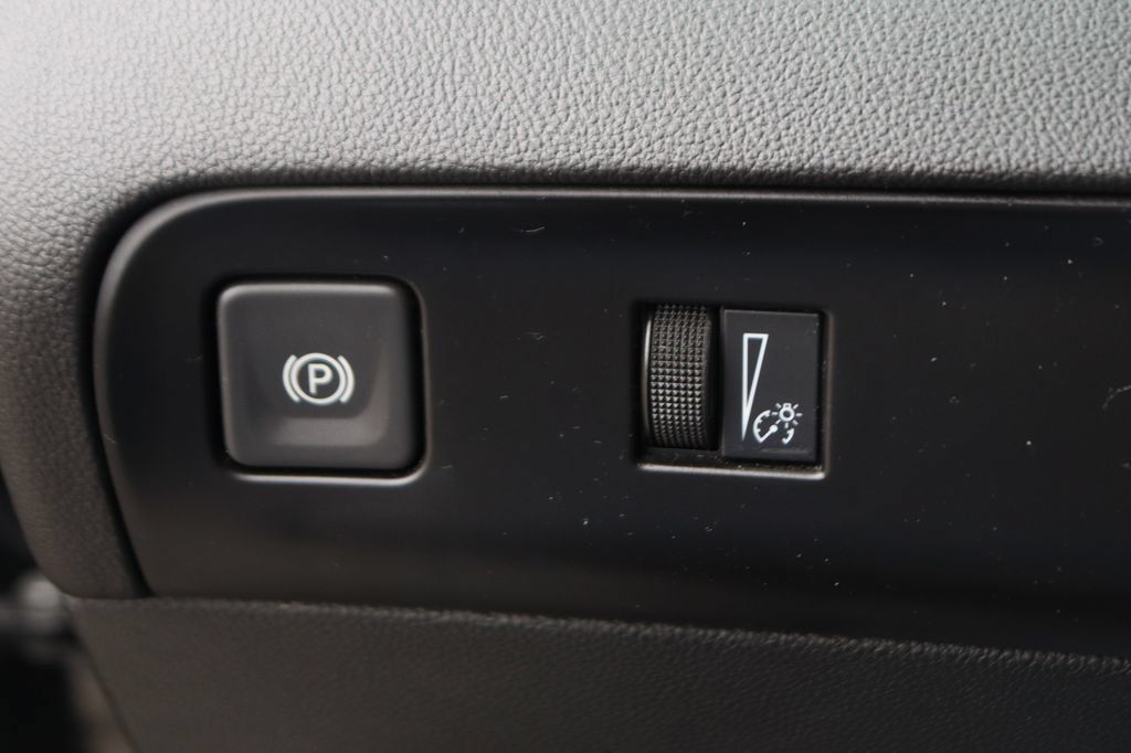 Used 2024 Buick Enclave Essence w/ Sport Touring Edition FWD image 23