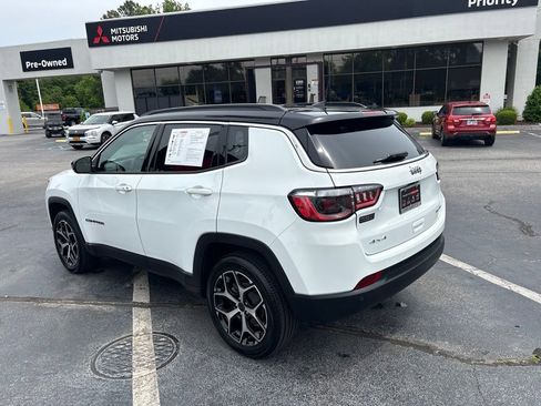 Used 2025 Jeep Compass Limited AWD/4WD image 5