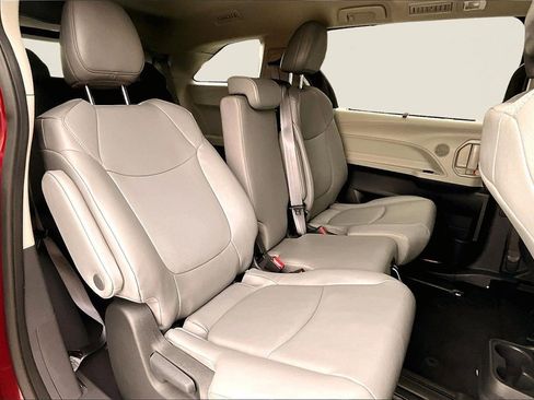 Certified 2024 Toyota Sienna XLE image 26