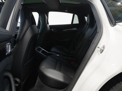 Used 2018 Porsche Panamera 4 image 14