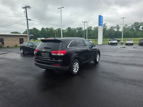 Used 2018 Kia Sorento AWD image 3