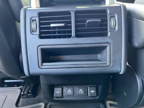 Used 2022 Land Rover Discovery S R-Dynamic AWD/4WD image 17