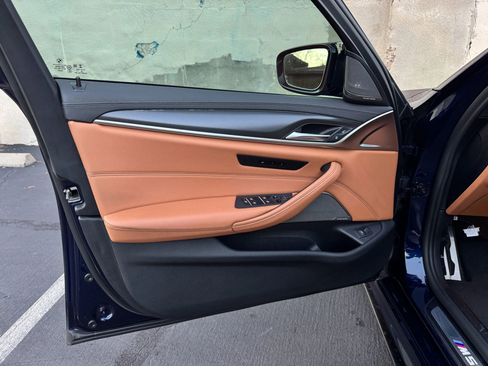 Used 2021 BMW M550i xDrive w/ Premium Package image 33