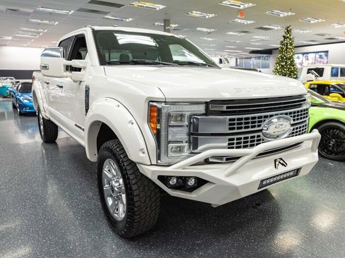 Used 2017 Ford F250 Platinum w/ Platinum Ultimate Package image 4
