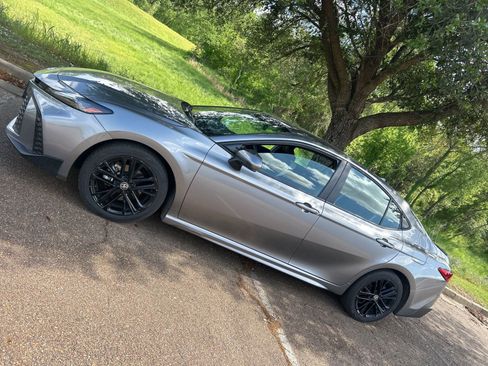 Used 2025 Toyota Camry SE image 2