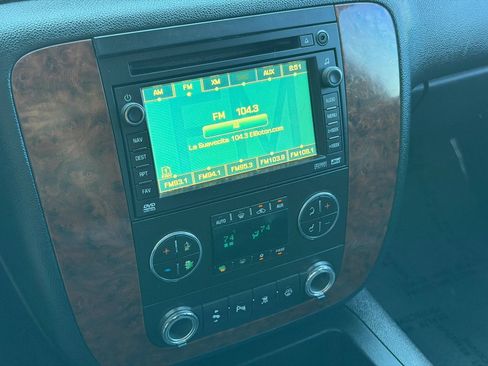 Used 2007 Chevrolet Suburban LTZ w/ LTZ Preferred Equipment Group AWD/4WD image 7