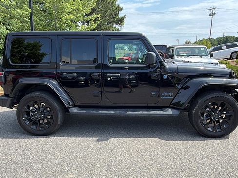 Used 2025 Jeep Wrangler Unlimited Sahara AWD/4WD image 7