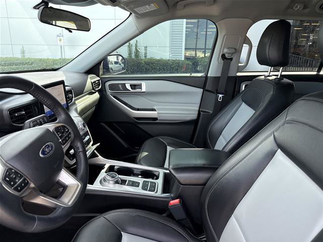 Certified 2023 Ford Explorer XLT w/ Equipment Group 202A RWD image 4