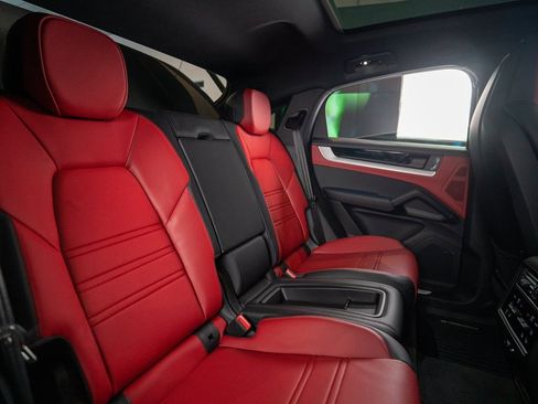 New 2025 Porsche Cayenne Coupe image 18