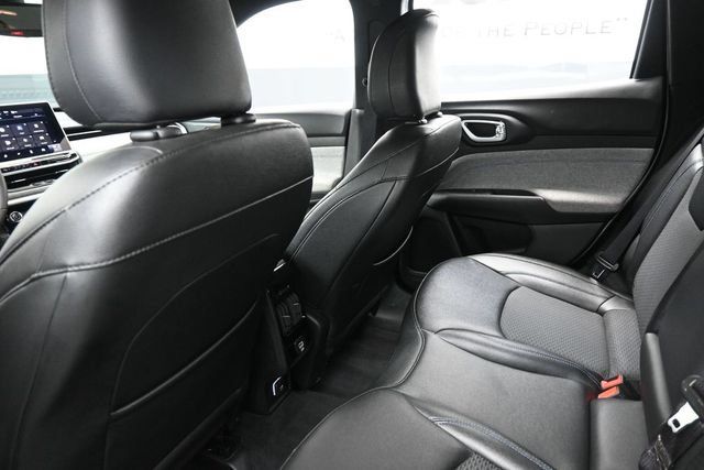 Used 2024 Jeep Compass Latitude AWD/4WD image 24