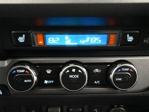 Used 2022 Toyota Tacoma TRD Sport image 14