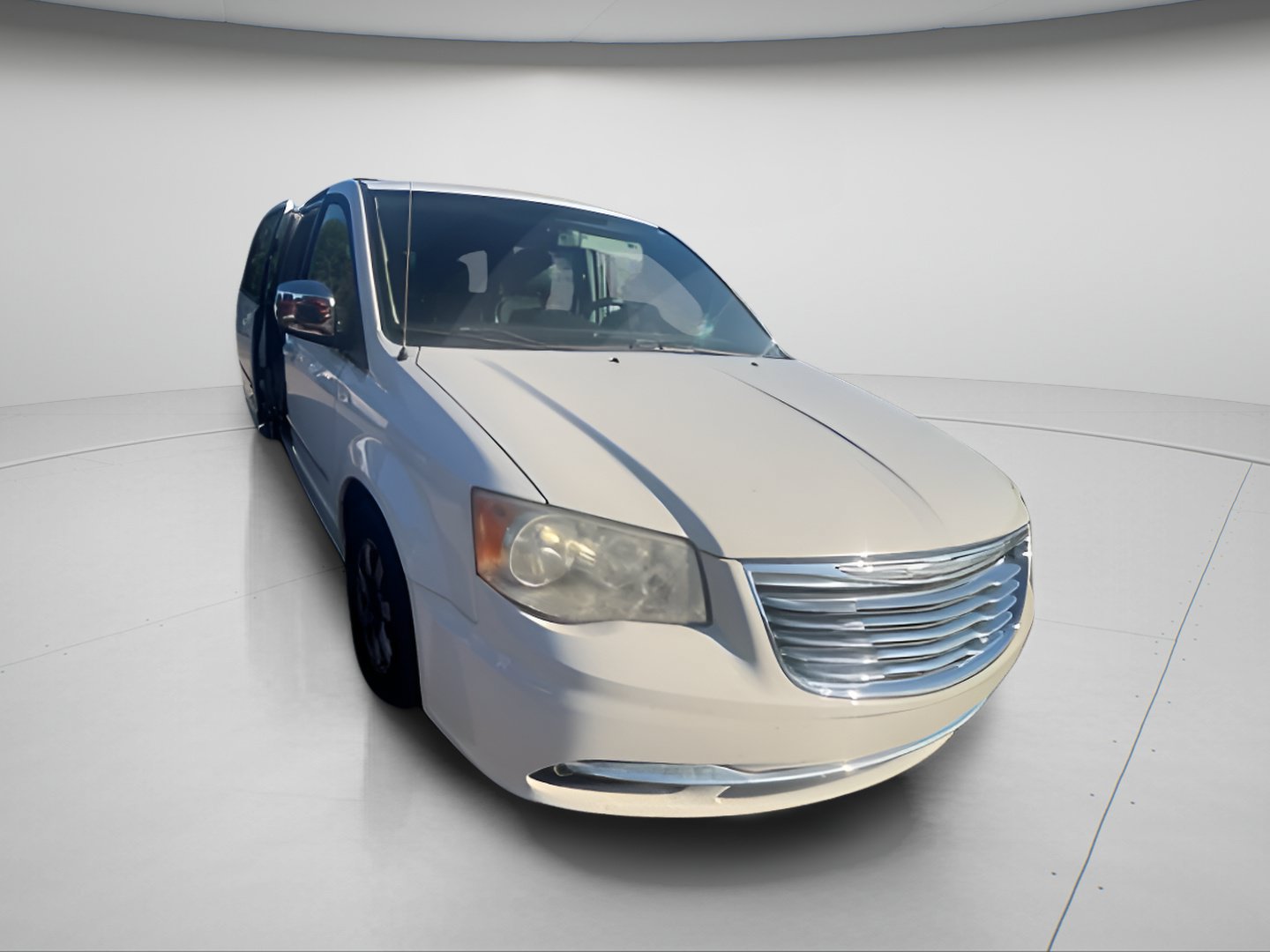 Used 2012 Chrysler Town & Country Touring-L w/ Entertainment Group #2 FWD image 6