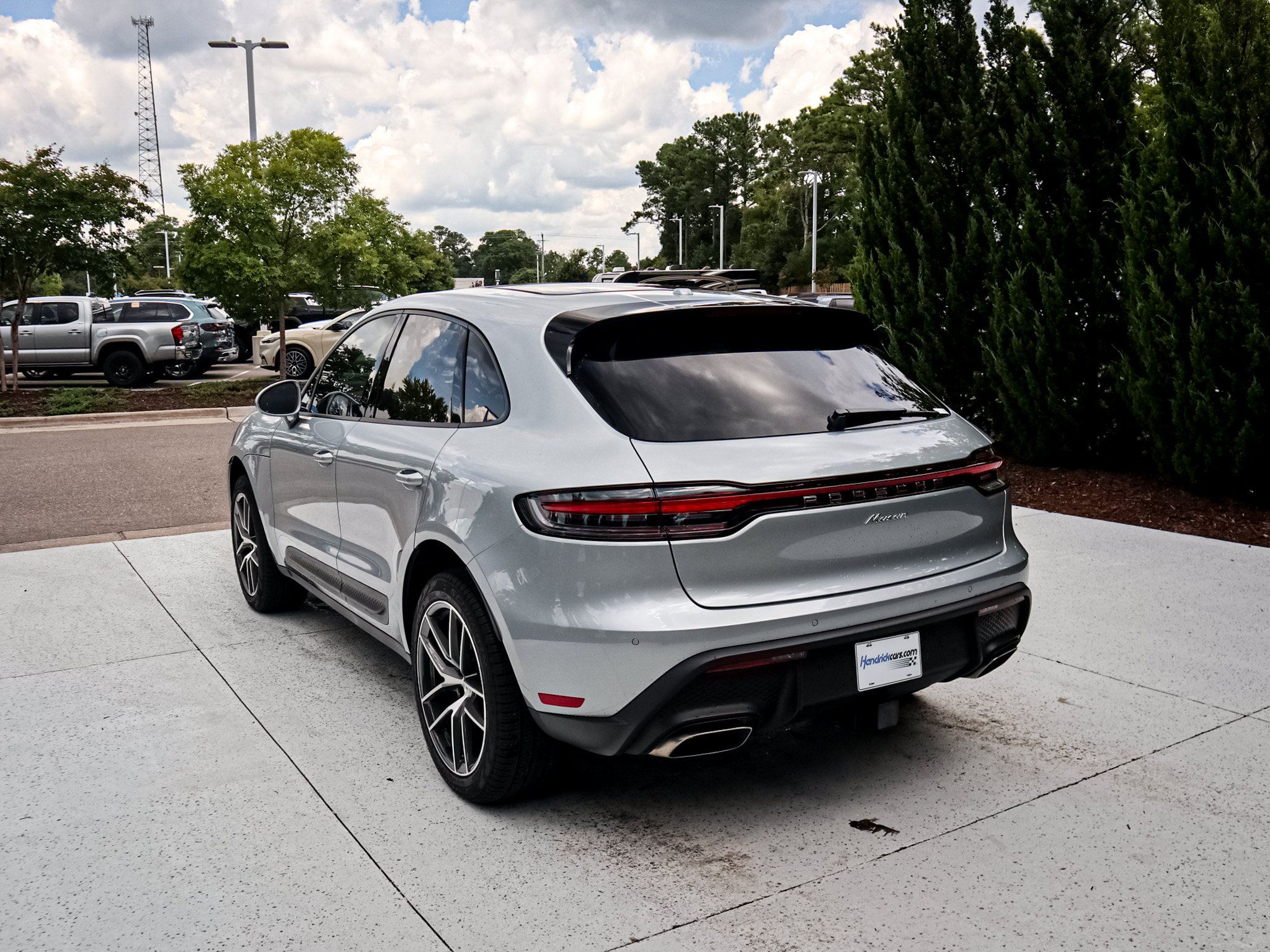 Used 2026 Porsche Macan w/ Premium Package Plus AWD/4WD image 8