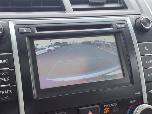 Used 2012 Toyota Camry XLE w/ Convenience Pkg FWD image 9