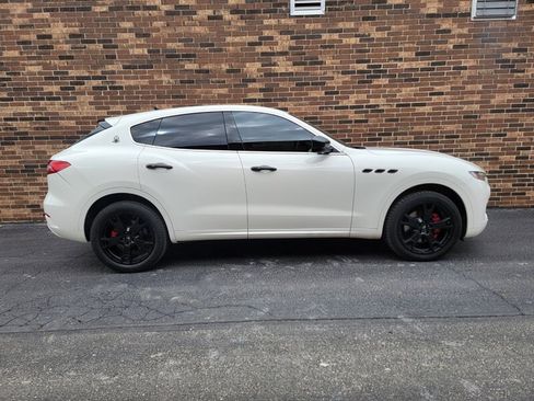 Used 2017 Maserati Levante AWD/4WD image 5