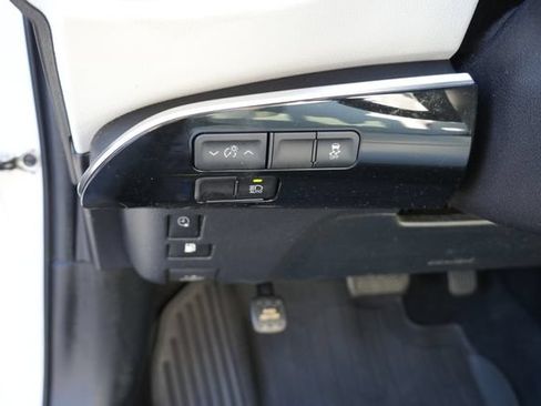Used 2020 Toyota Prius Prime XLE FWD image 22