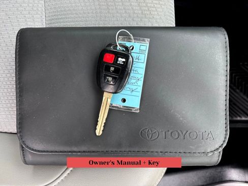 Used 2017 Toyota Camry SE image 31