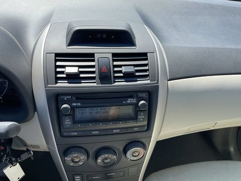Used 2013 Toyota Corolla L FWD image 18