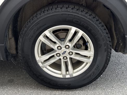 Used 2020 Ford Explorer XLT w/ Equipment Group 202A image 10