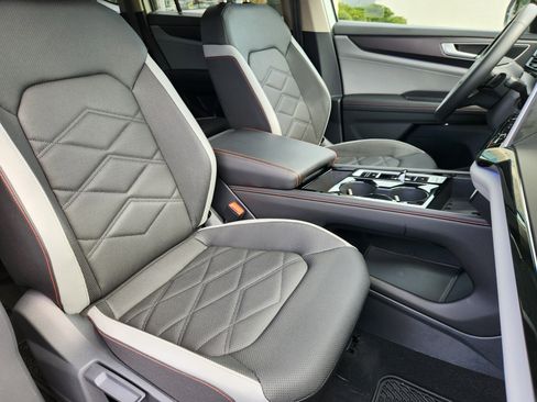 Used 2025 Volkswagen Atlas Peak Edition SE image 14