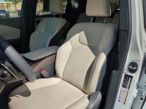 Used 2024 Lexus RX 350 w/ Technology Package image 11