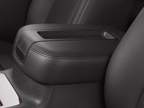 Used 2014 Chevrolet Suburban LS image 16