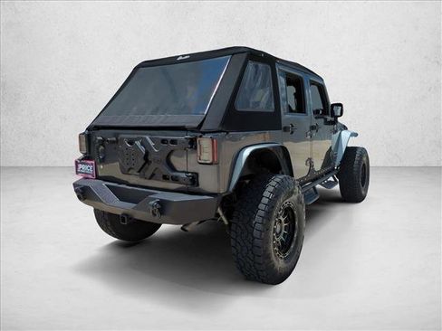 Used 2018 Jeep Wrangler Unlimited Rubicon w/ Connectivity Group AWD/4WD image 5