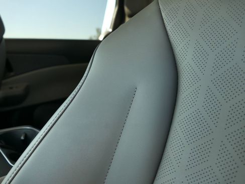 Used 2026 Kia Carnival EX image 13