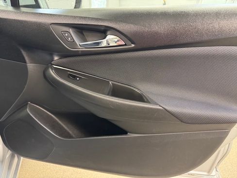 Used 2017 Chevrolet Cruze LS FWD image 25