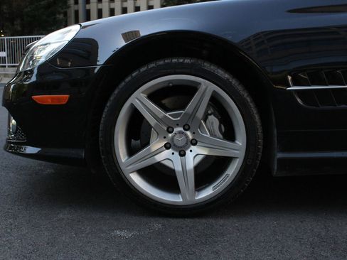 Used 2011 Mercedes-Benz SL 550 image 13