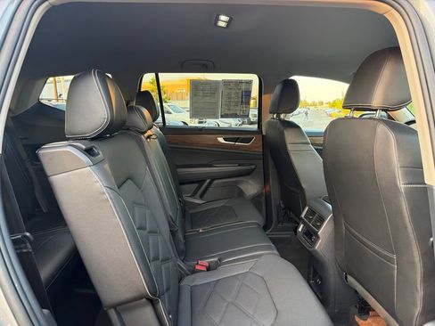 Used 2025 Volkswagen Atlas SE AWD/4WD image 13