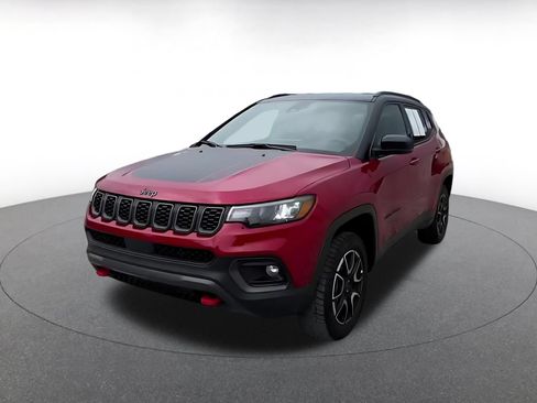 Used 2025 Jeep Compass Trailhawk AWD/4WD image 7
