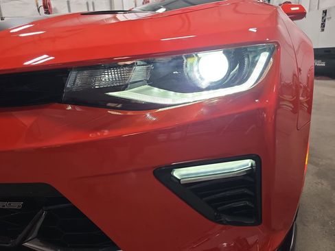 Certified 2018 Chevrolet Camaro SS w/ Hot Wheels Edition RWD image 31