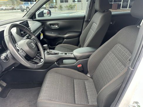 Used 2024 Honda HR-V Sport image 11