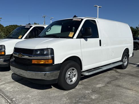 Used 2025 Chevrolet Express 2500 w/ Driver Convenience Package RWD image 4
