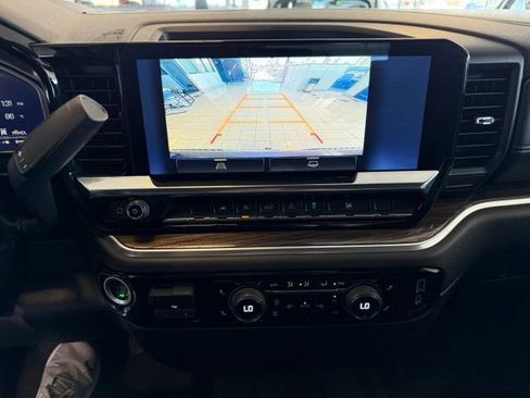 Used 2022 Chevrolet Silverado 1500 LT w/ Protection Package AWD/4WD image 17