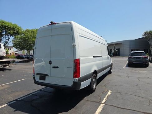Used 2023 Mercedes-Benz Sprinter 2500 image 3