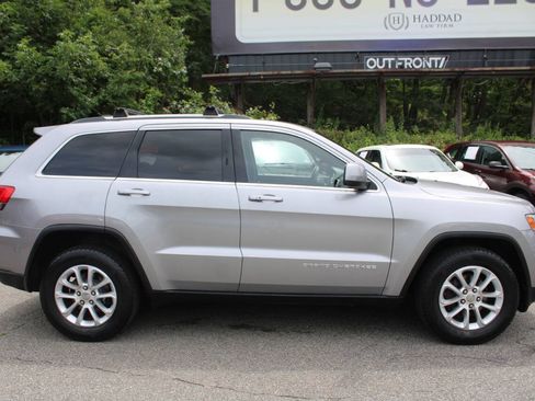 Used 2014 Jeep Grand Cherokee Laredo w/ 18" Wheel & 8.4" Radio Group AWD/4WD image 4