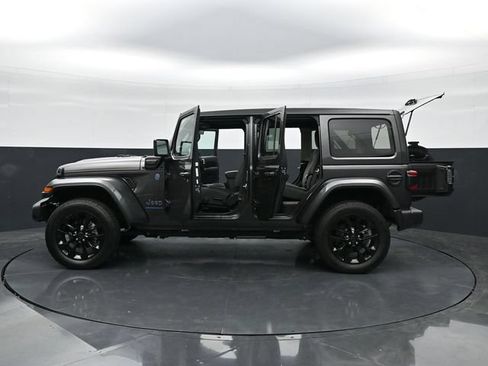Used 2025 Jeep Wrangler Unlimited Sahara w/ Safety Group AWD/4WD image 46