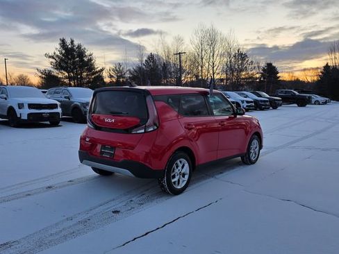 Certified 2025 Kia Soul LX w/ LX Technology Package image 8