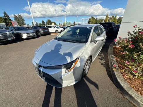 Used 2021 Toyota Corolla LE FWD image 1