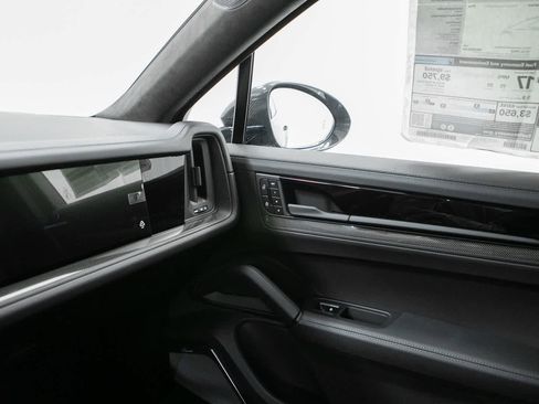 New 2026 Porsche Cayenne Turbo GT AWD/4WD image 31