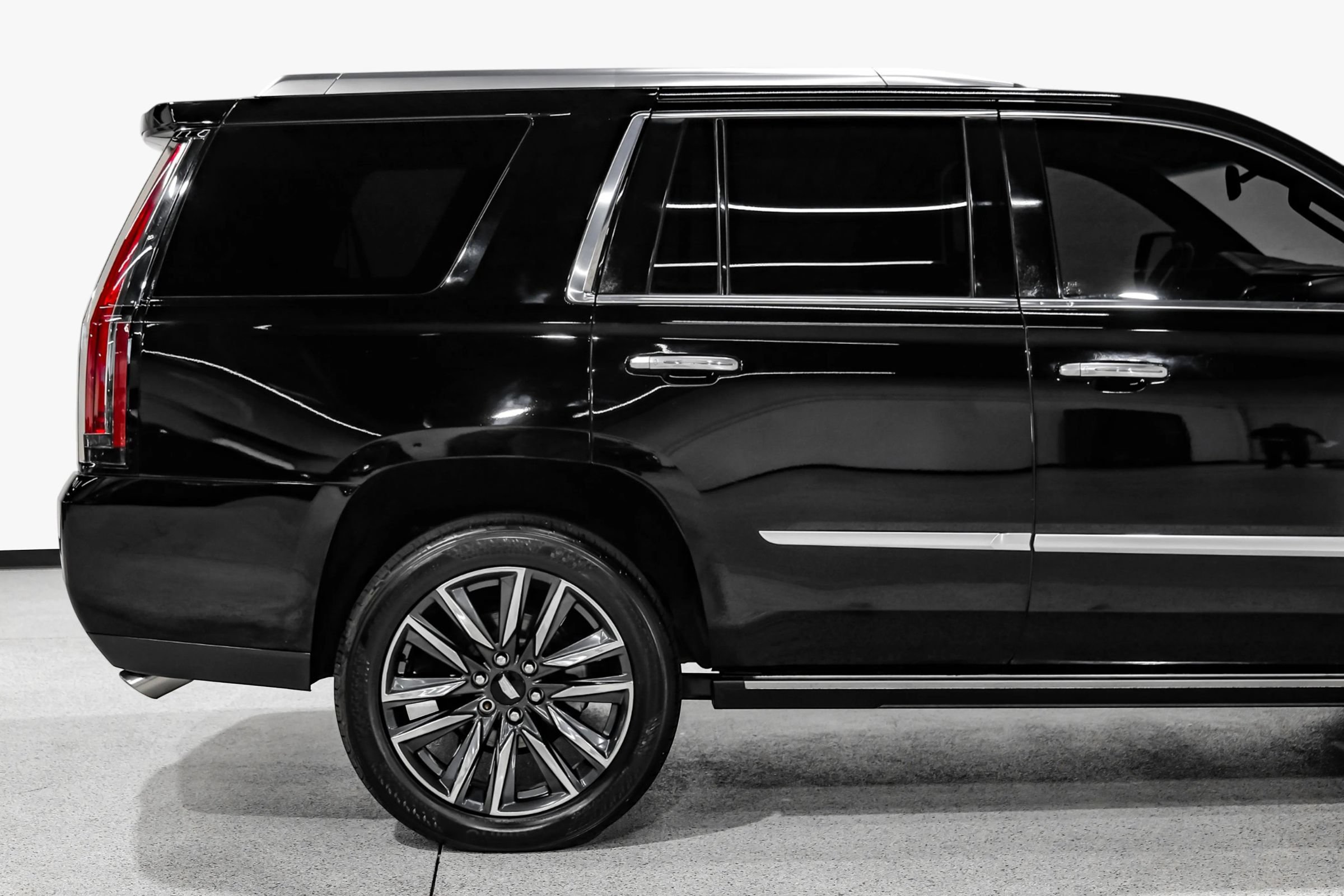 Used 2016 Cadillac Escalade Platinum AWD/4WD image 12