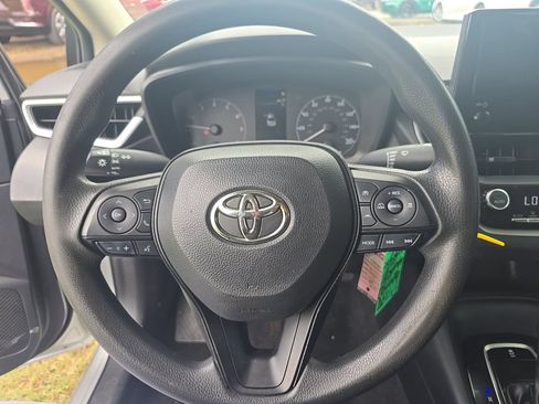 Used 2023 Toyota Corolla LE FWD image 4